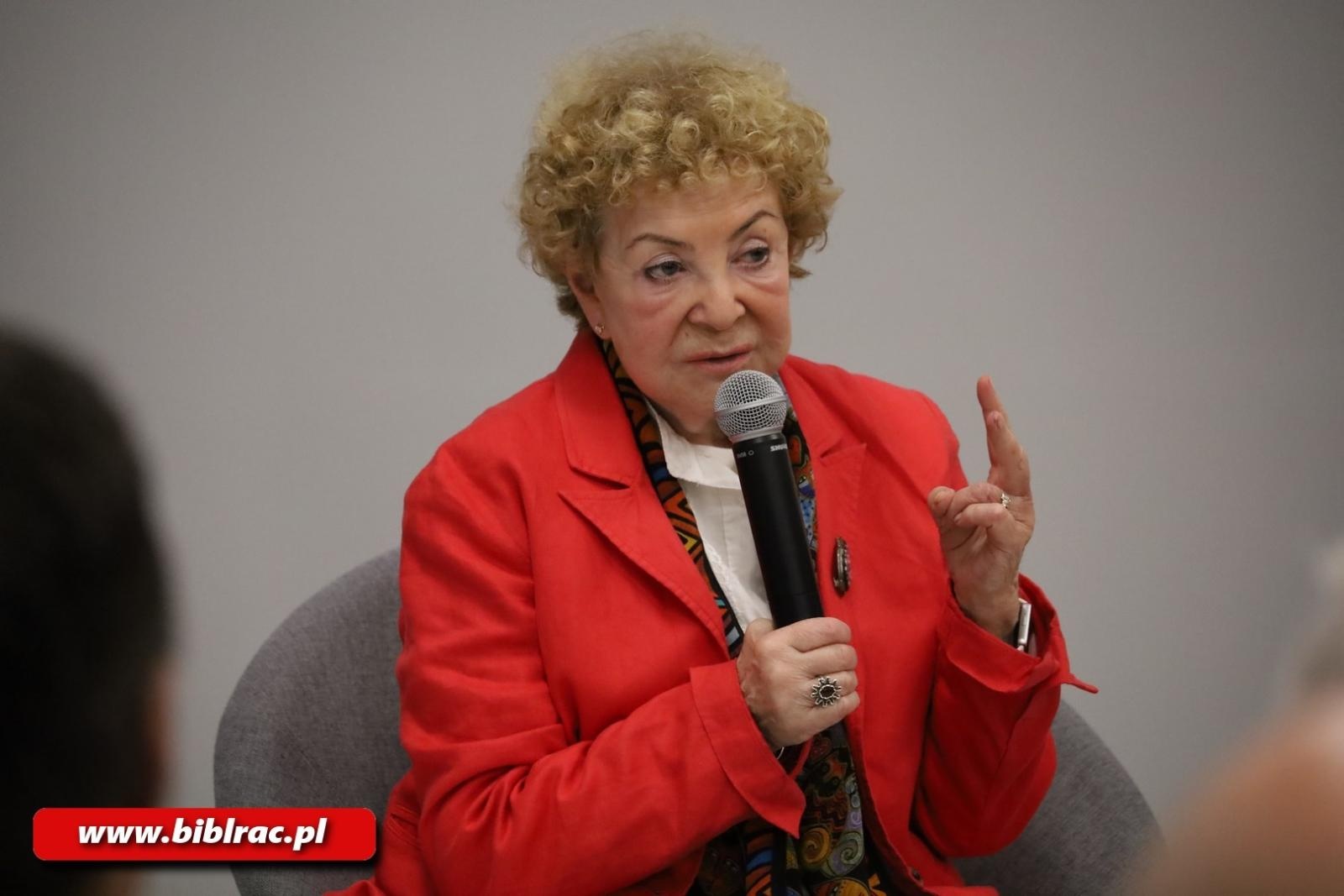 Zdjęcie w galerii na portalu naszraciborz.pl: Ja Wam daję pieniądze, wy siedźcie cicho! Krystyna Kurczab-Redlich gościem biblioteki wiadomości z regionu