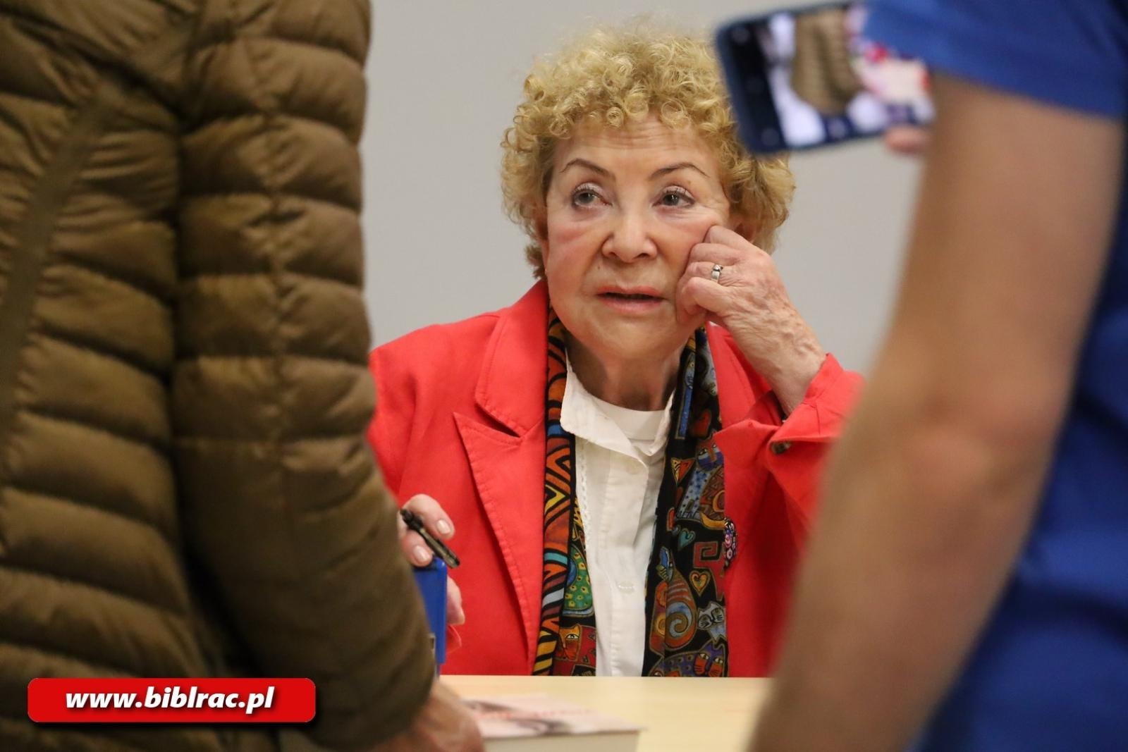 Zdjęcie w galerii na portalu naszraciborz.pl: Ja Wam daję pieniądze, wy siedźcie cicho! Krystyna Kurczab-Redlich gościem biblioteki wiadomości z regionu