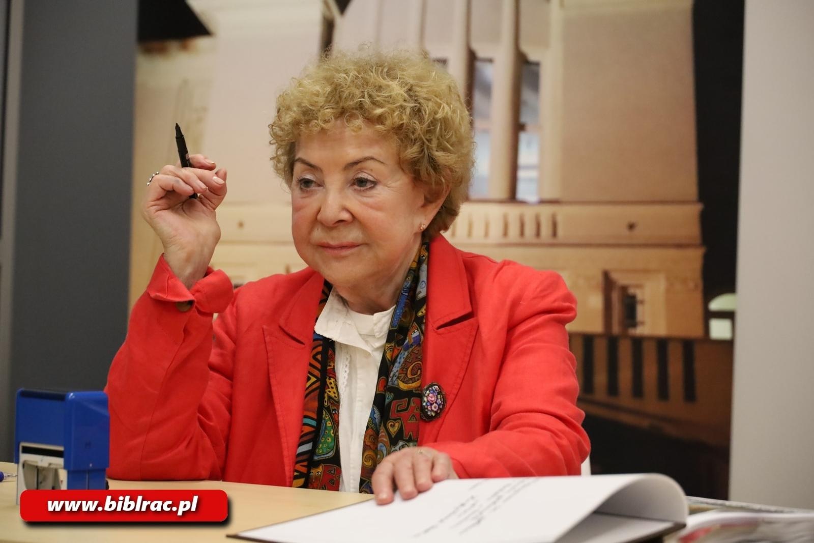 Zdjęcie w galerii na portalu naszraciborz.pl: Ja Wam daję pieniądze, wy siedźcie cicho! Krystyna Kurczab-Redlich gościem biblioteki wiadomości z regionu