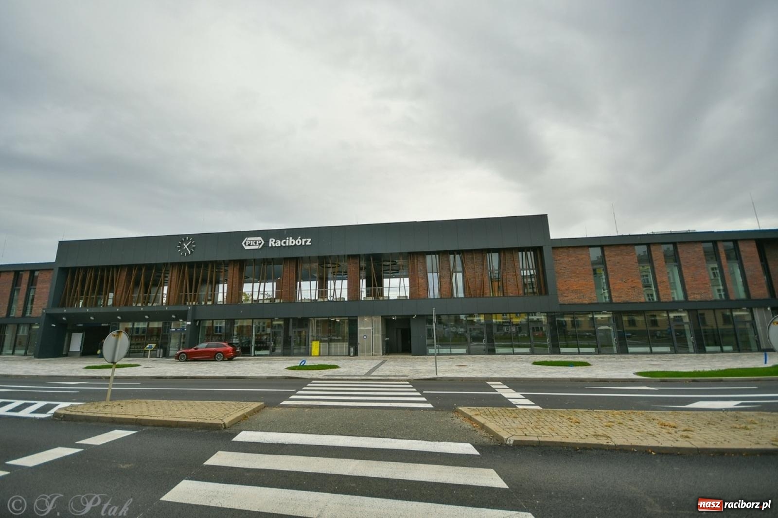 Zdjęcie w galerii na portalu naszraciborz.pl: Nowy dworzec PKP w Raciborzu gotowy na otwarcie [FOTO] wiadomości z regionu