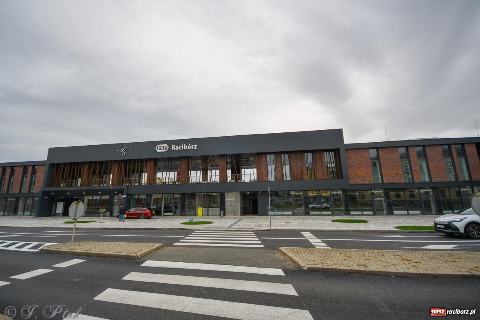 Zdjęcie w galerii na portalu naszraciborz.pl: Nowy dworzec PKP w Raciborzu gotowy na otwarcie [FOTO] wiadomości z regionu