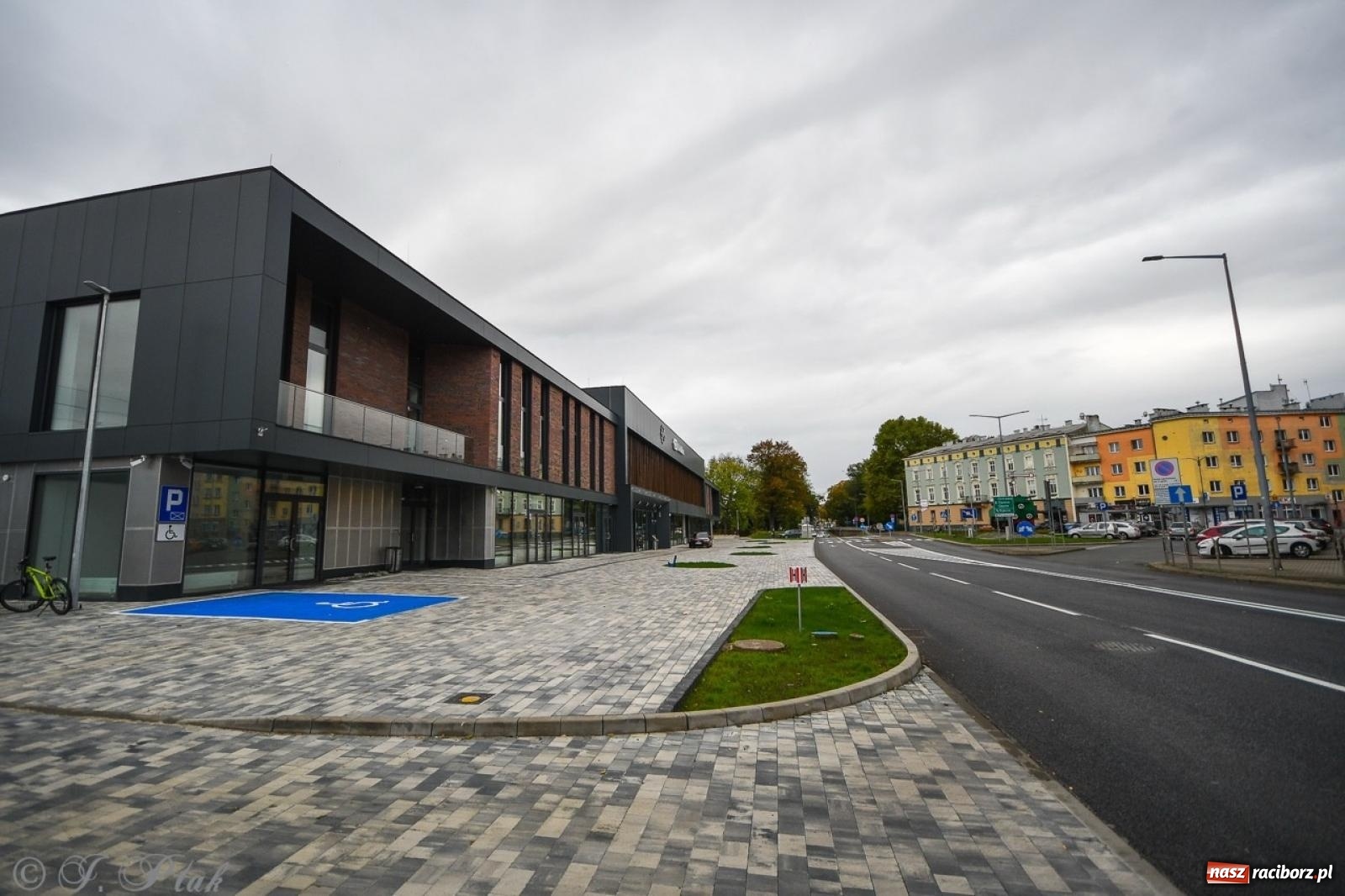 Zdjęcie w galerii na portalu naszraciborz.pl: Nowy dworzec PKP w Raciborzu gotowy na otwarcie [FOTO] wiadomości z regionu