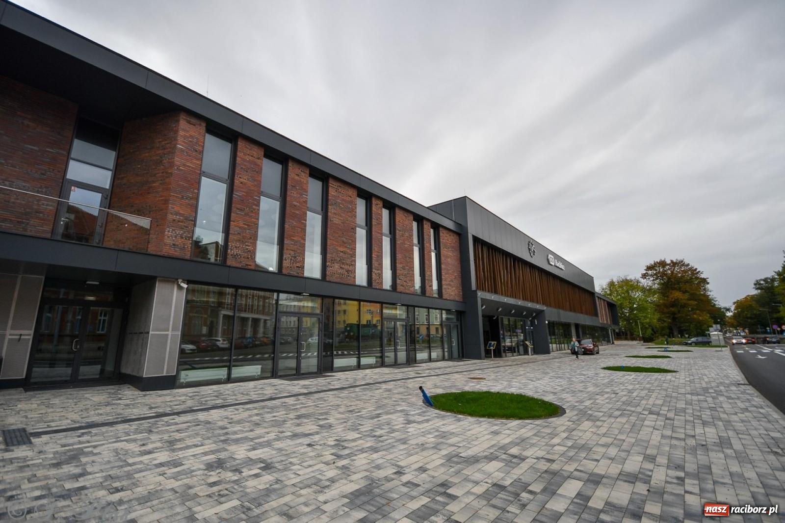 Zdjęcie w galerii na portalu naszraciborz.pl: Nowy dworzec PKP w Raciborzu gotowy na otwarcie [FOTO] wiadomości z regionu