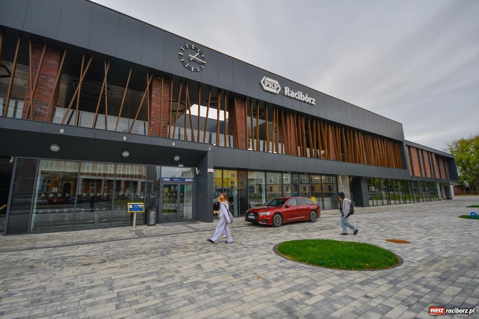 Zdjęcie w galerii na portalu naszraciborz.pl: Nowy dworzec PKP w Raciborzu gotowy na otwarcie [FOTO] wiadomości z regionu