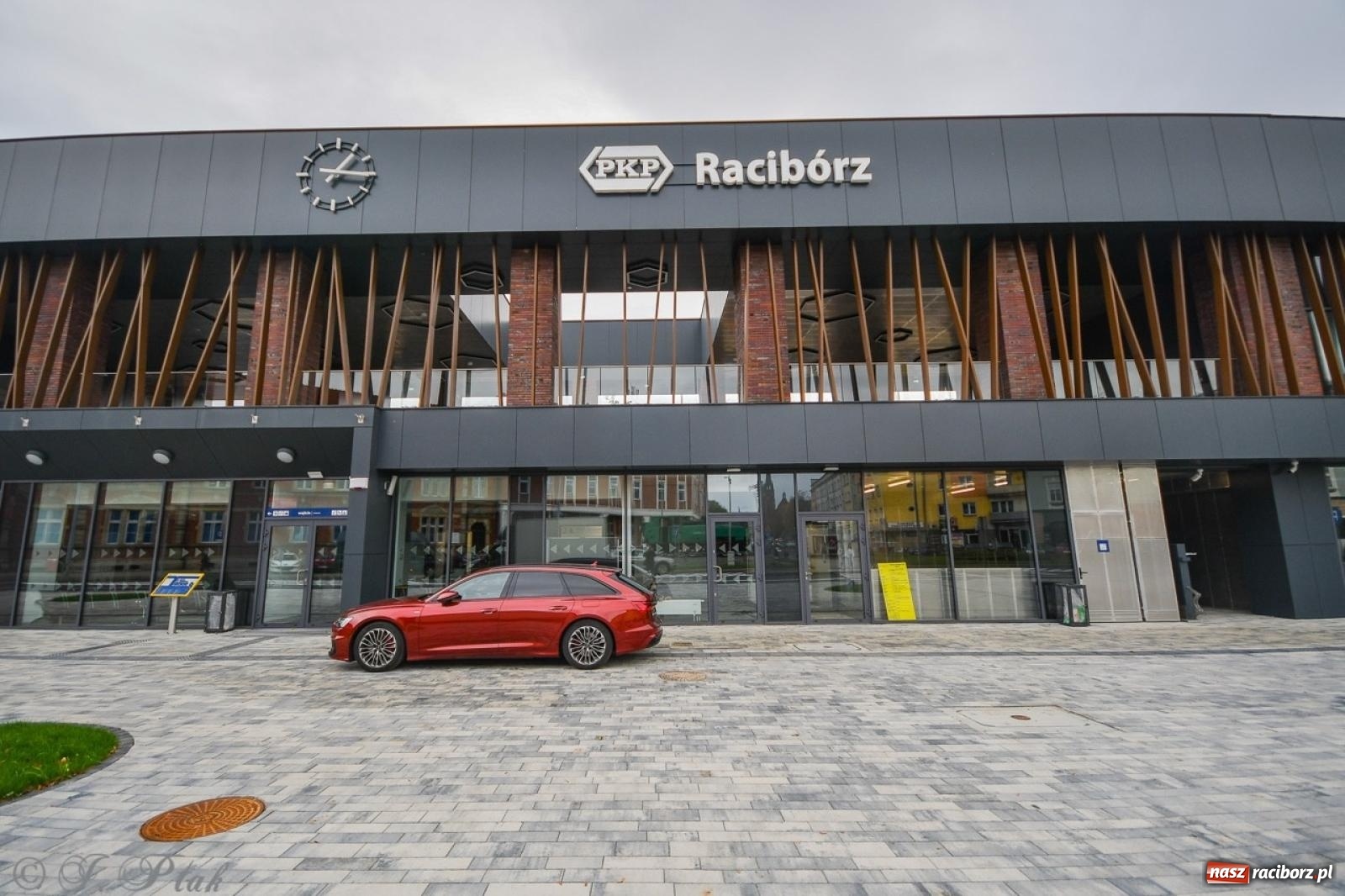 Zdjęcie w galerii na portalu naszraciborz.pl: Nowy dworzec PKP w Raciborzu gotowy na otwarcie [FOTO] wiadomości z regionu