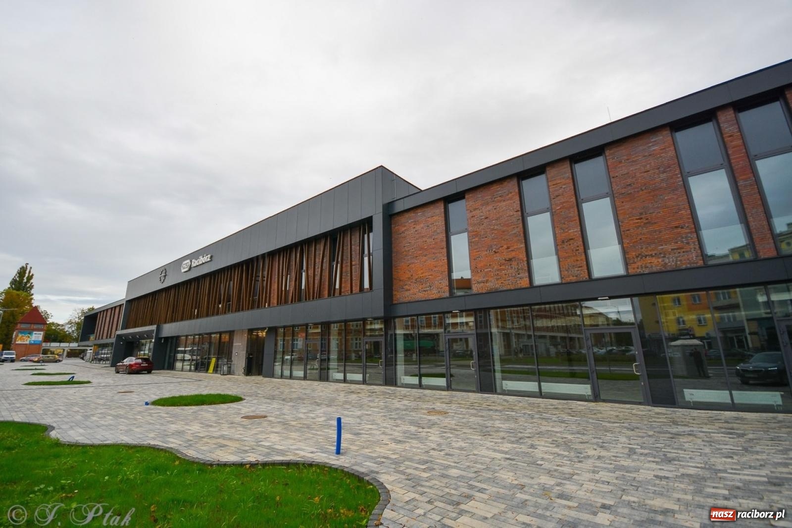 Zdjęcie w galerii na portalu naszraciborz.pl: Nowy dworzec PKP w Raciborzu gotowy na otwarcie [FOTO] wiadomości z regionu