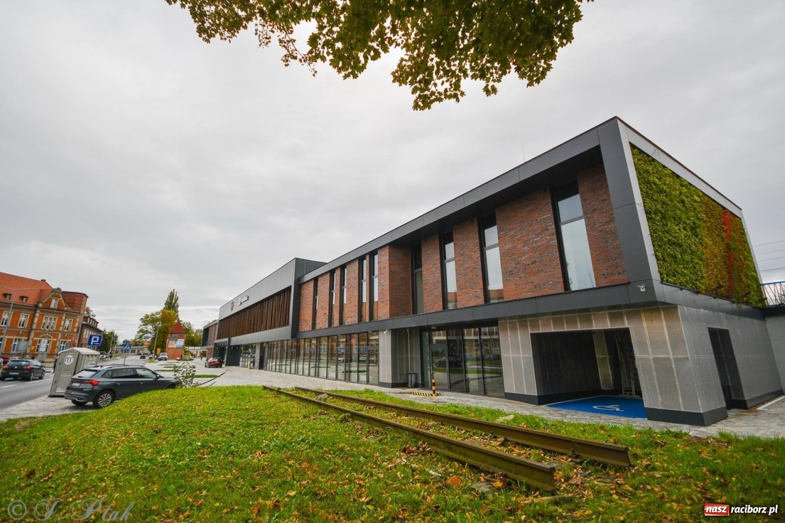 Zdjęcie w galerii na portalu naszraciborz.pl: Nowy dworzec PKP w Raciborzu gotowy na otwarcie [FOTO] wiadomości z regionu