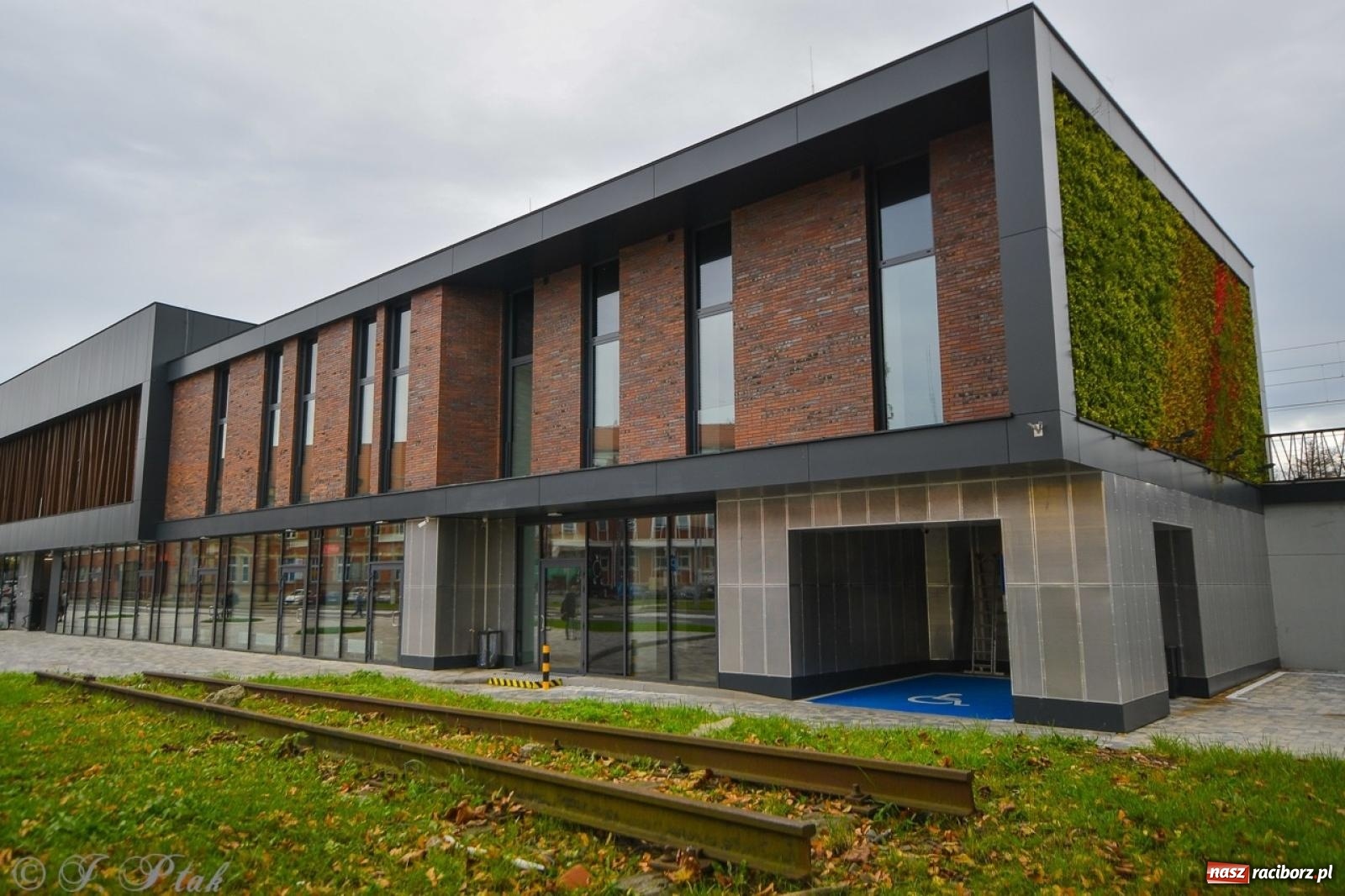 Zdjęcie w galerii na portalu naszraciborz.pl: Nowy dworzec PKP w Raciborzu gotowy na otwarcie [FOTO] wiadomości z regionu