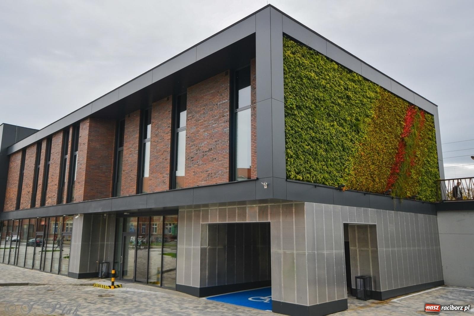 Zdjęcie w galerii na portalu naszraciborz.pl: Nowy dworzec PKP w Raciborzu gotowy na otwarcie [FOTO] wiadomości z regionu