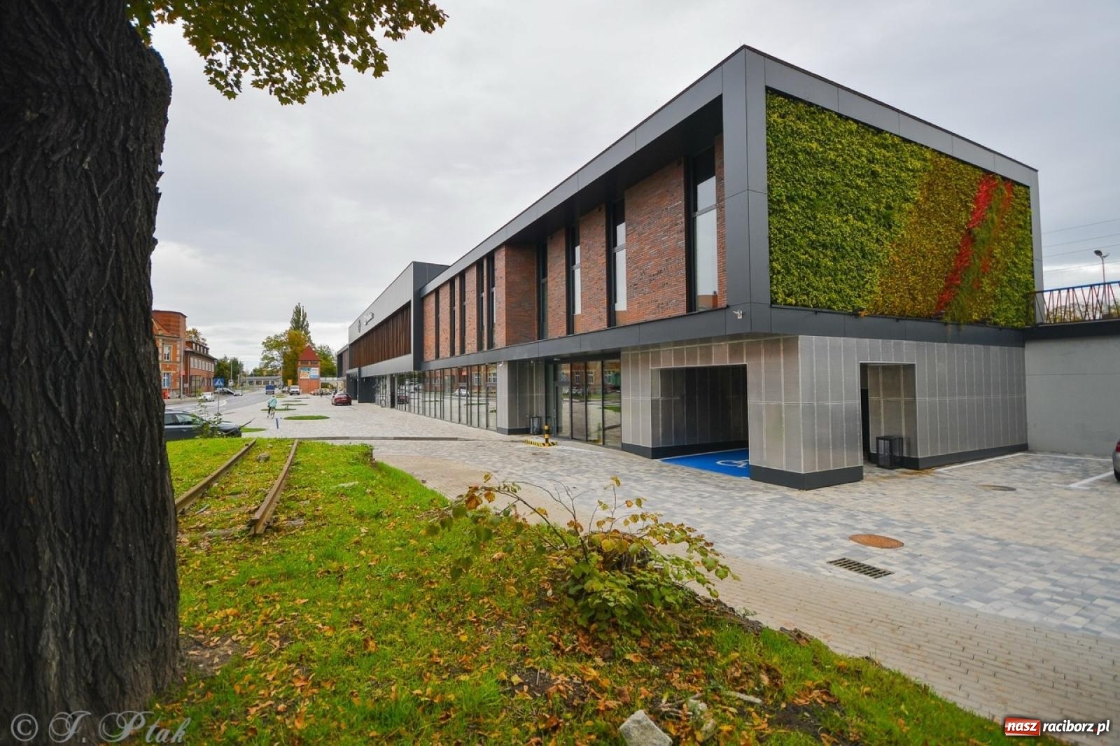 Zdjęcie w galerii na portalu naszraciborz.pl: Nowy dworzec PKP w Raciborzu gotowy na otwarcie [FOTO] wiadomości z regionu