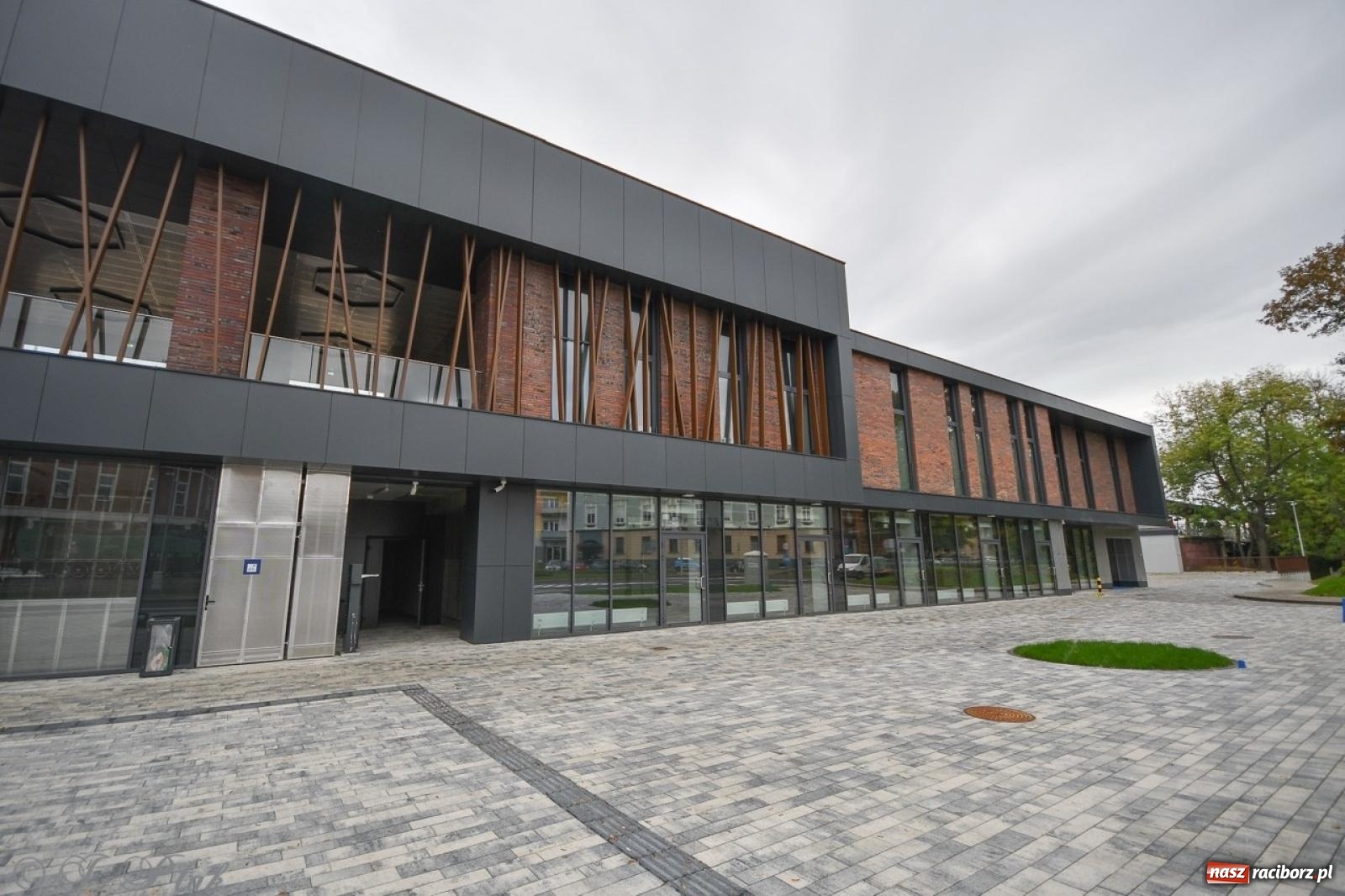 Zdjęcie w galerii na portalu naszraciborz.pl: Nowy dworzec PKP w Raciborzu gotowy na otwarcie [FOTO] wiadomości z regionu