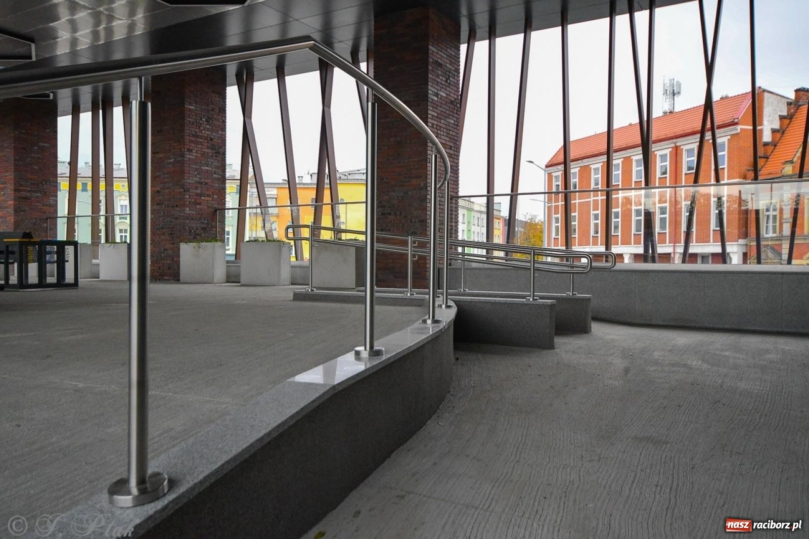 Zdjęcie w galerii na portalu naszraciborz.pl: Nowy dworzec PKP w Raciborzu gotowy na otwarcie [FOTO] wiadomości z regionu