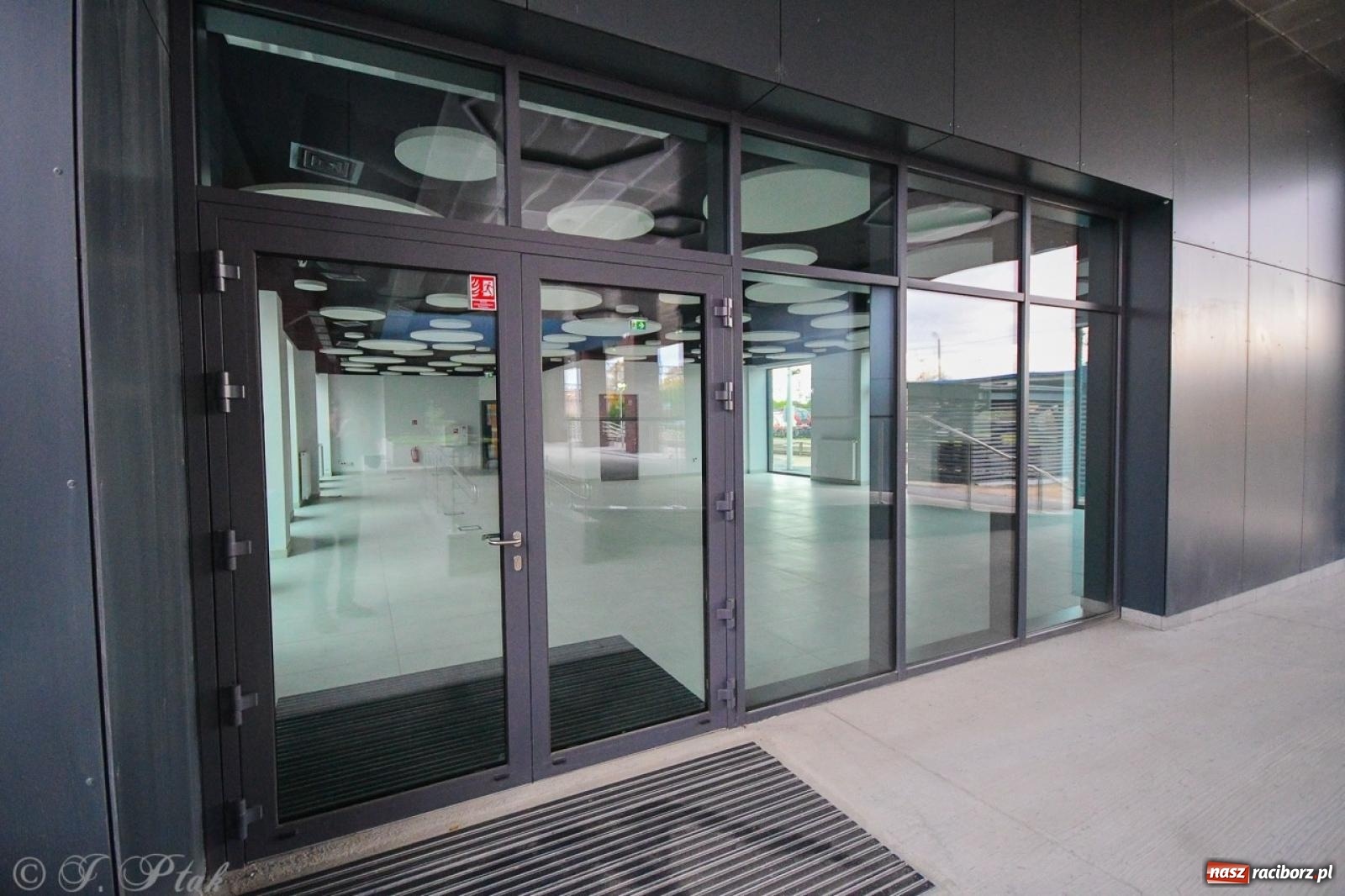 Zdjęcie w galerii na portalu naszraciborz.pl: Nowy dworzec PKP w Raciborzu gotowy na otwarcie [FOTO] wiadomości z regionu