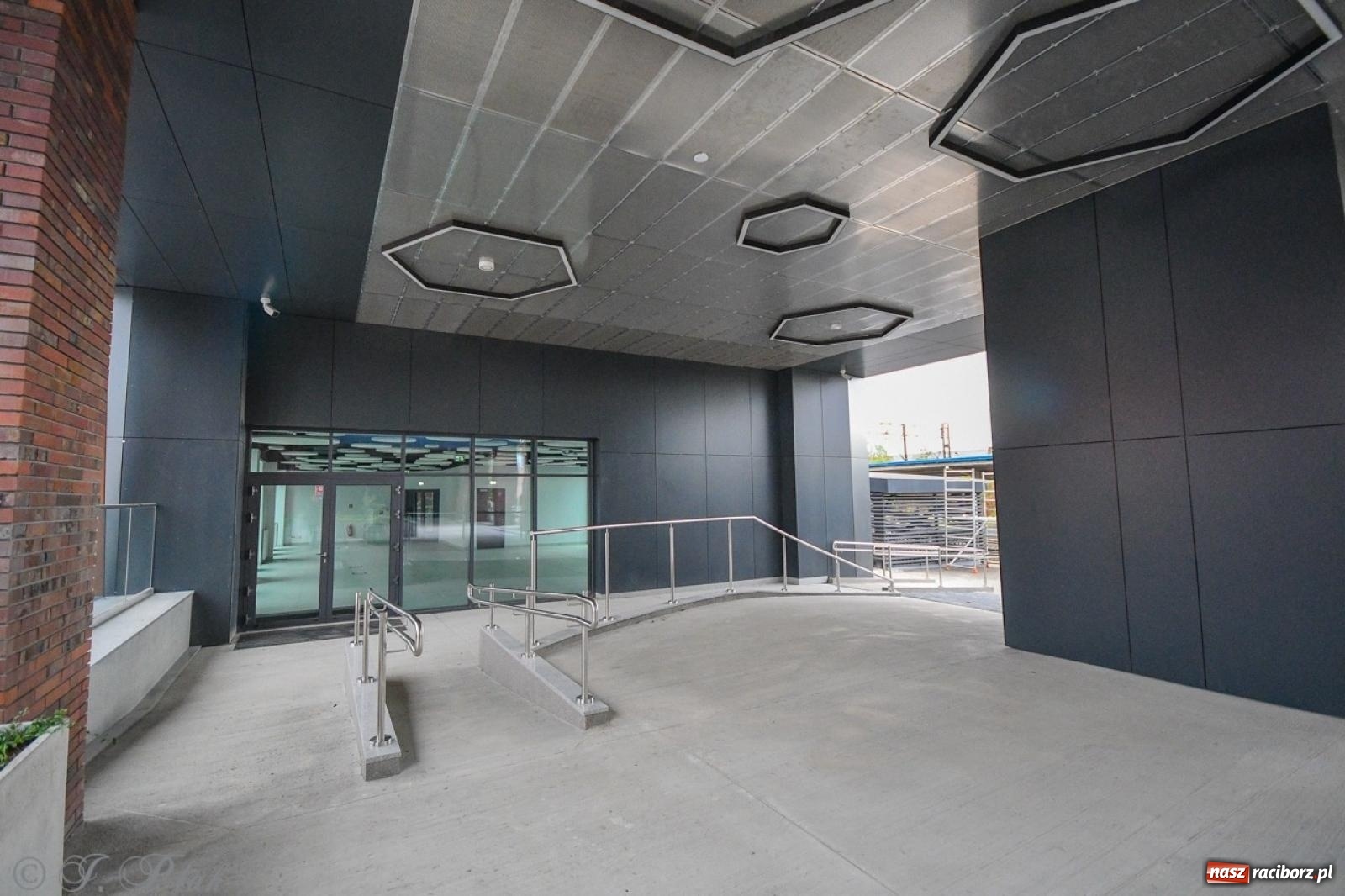 Zdjęcie w galerii na portalu naszraciborz.pl: Nowy dworzec PKP w Raciborzu gotowy na otwarcie [FOTO] wiadomości z regionu