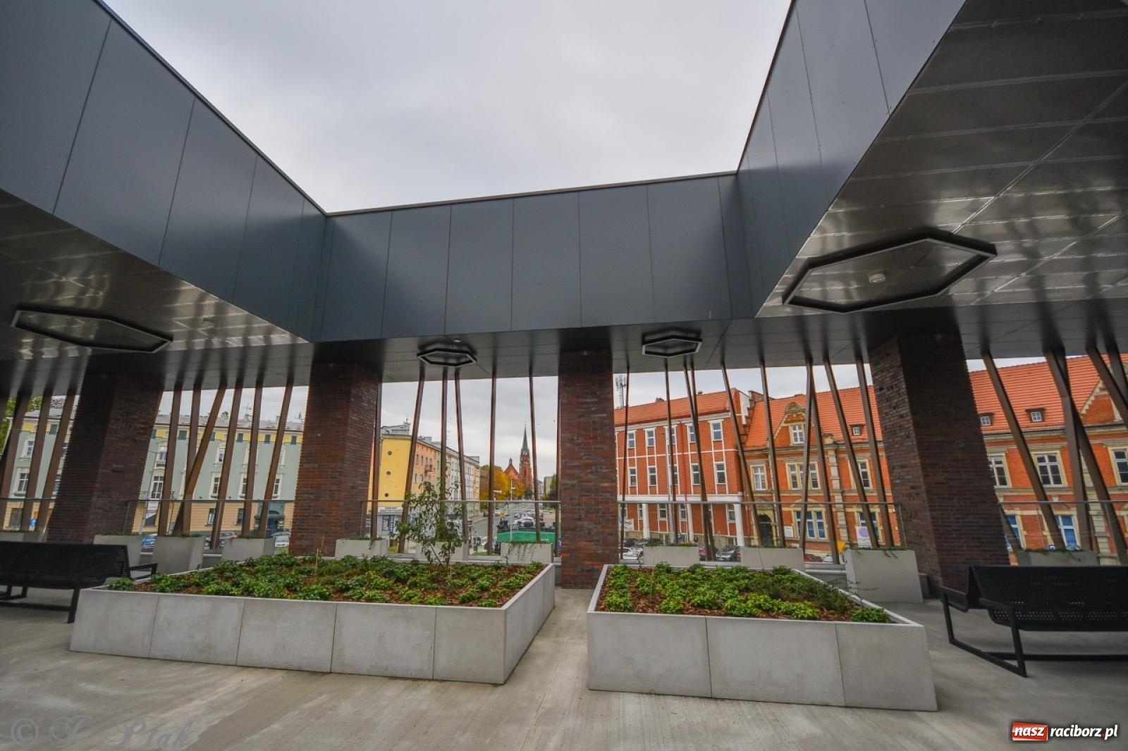 Zdjęcie w galerii na portalu naszraciborz.pl: Nowy dworzec PKP w Raciborzu gotowy na otwarcie [FOTO] wiadomości z regionu