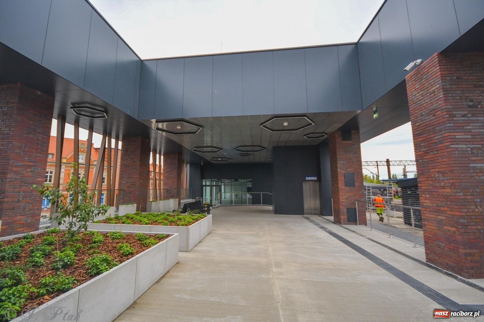 Zdjęcie w galerii na portalu naszraciborz.pl: Nowy dworzec PKP w Raciborzu gotowy na otwarcie [FOTO] wiadomości z regionu