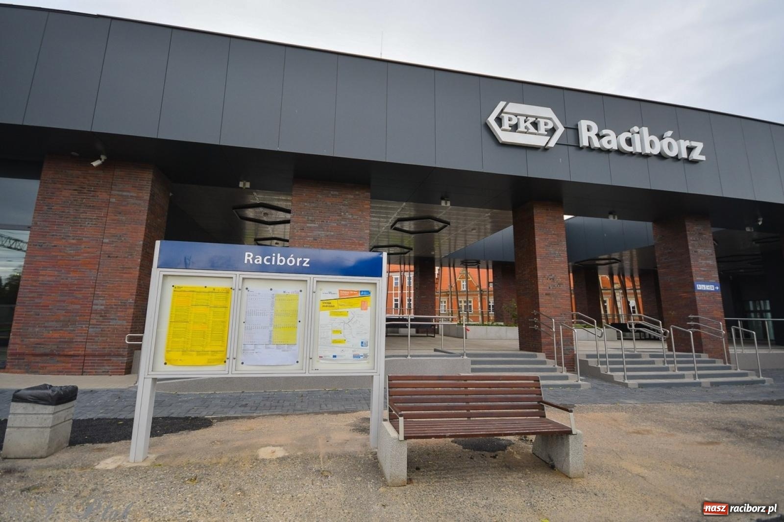 Zdjęcie w galerii na portalu naszraciborz.pl: Nowy dworzec PKP w Raciborzu gotowy na otwarcie [FOTO] wiadomości z regionu
