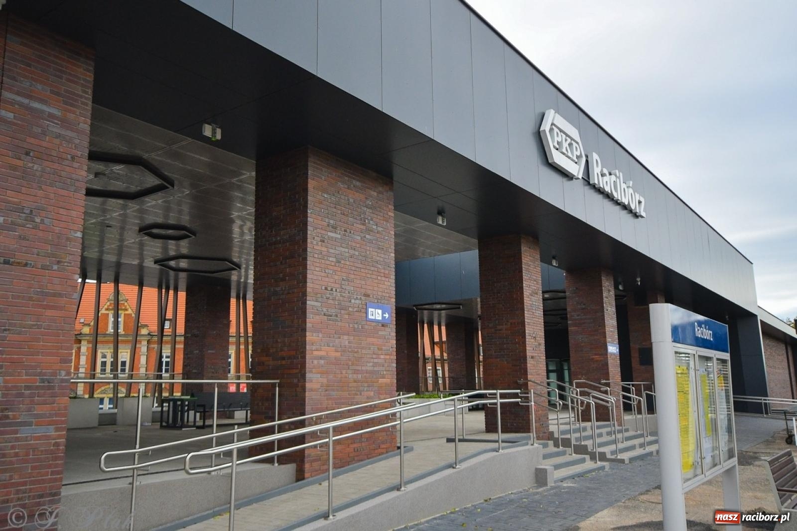 Zdjęcie w galerii na portalu naszraciborz.pl: Nowy dworzec PKP w Raciborzu gotowy na otwarcie [FOTO] wiadomości z regionu