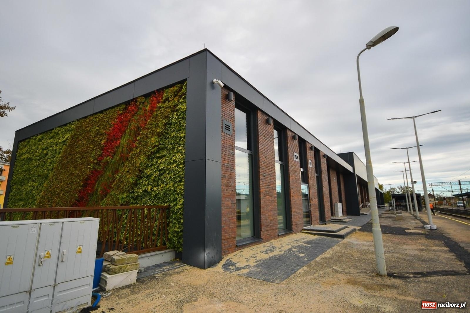 Zdjęcie w galerii na portalu naszraciborz.pl: Nowy dworzec PKP w Raciborzu gotowy na otwarcie [FOTO] wiadomości z regionu