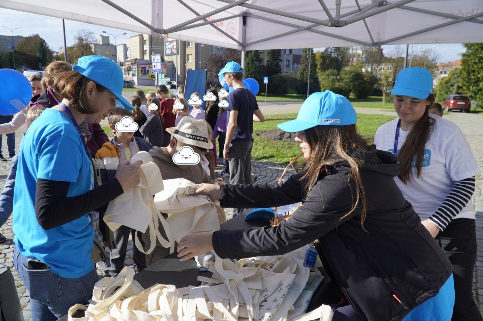 Zdjęcie w galerii na portalu naszraciborz.pl: Tulipany upiększą teren przy Matce Polce wiadomości z regionu