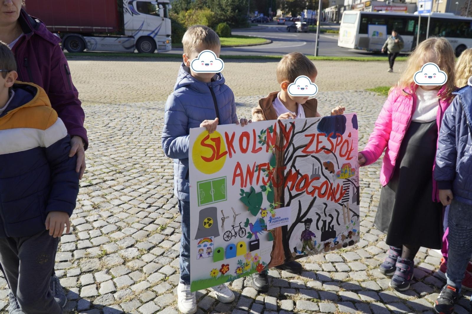 Zdjęcie w galerii na portalu naszraciborz.pl: Tulipany upiększą teren przy Matce Polce wiadomości z regionu