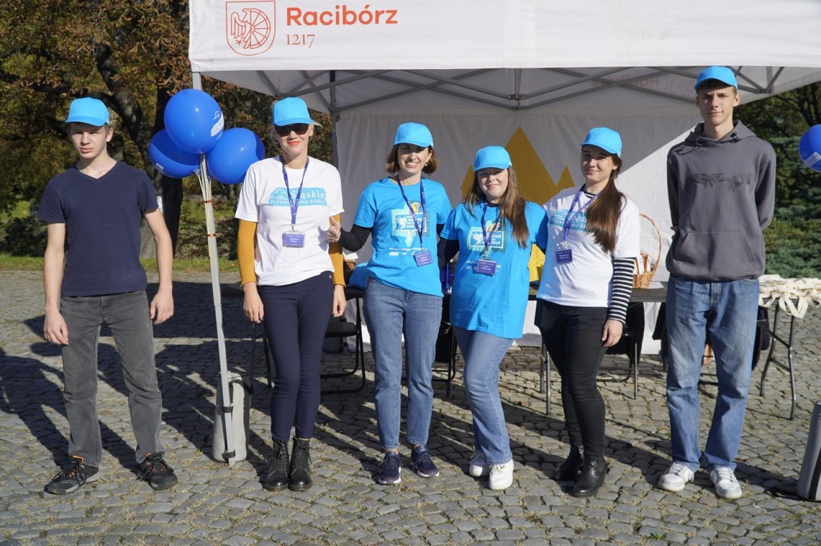 Zdjęcie w galerii na portalu naszraciborz.pl: Tulipany upiększą teren przy Matce Polce wiadomości z regionu