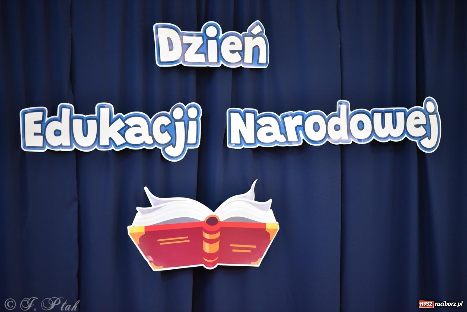 Zdjęcie w galerii na portalu naszraciborz.pl: Miejskie obchody Dnia Edukacji Narodowej [FOTO i WIDEO] wiadomości z regionu