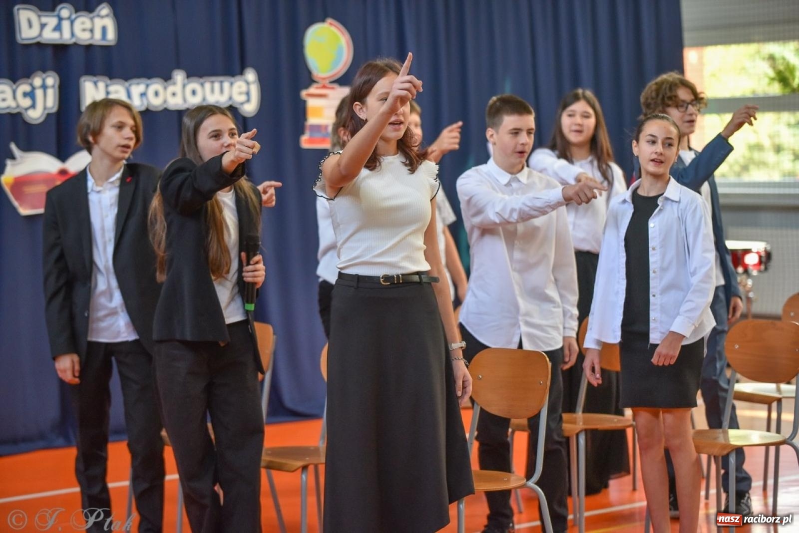 Zdjęcie w galerii na portalu naszraciborz.pl: Miejskie obchody Dnia Edukacji Narodowej [FOTO i WIDEO] wiadomości z regionu