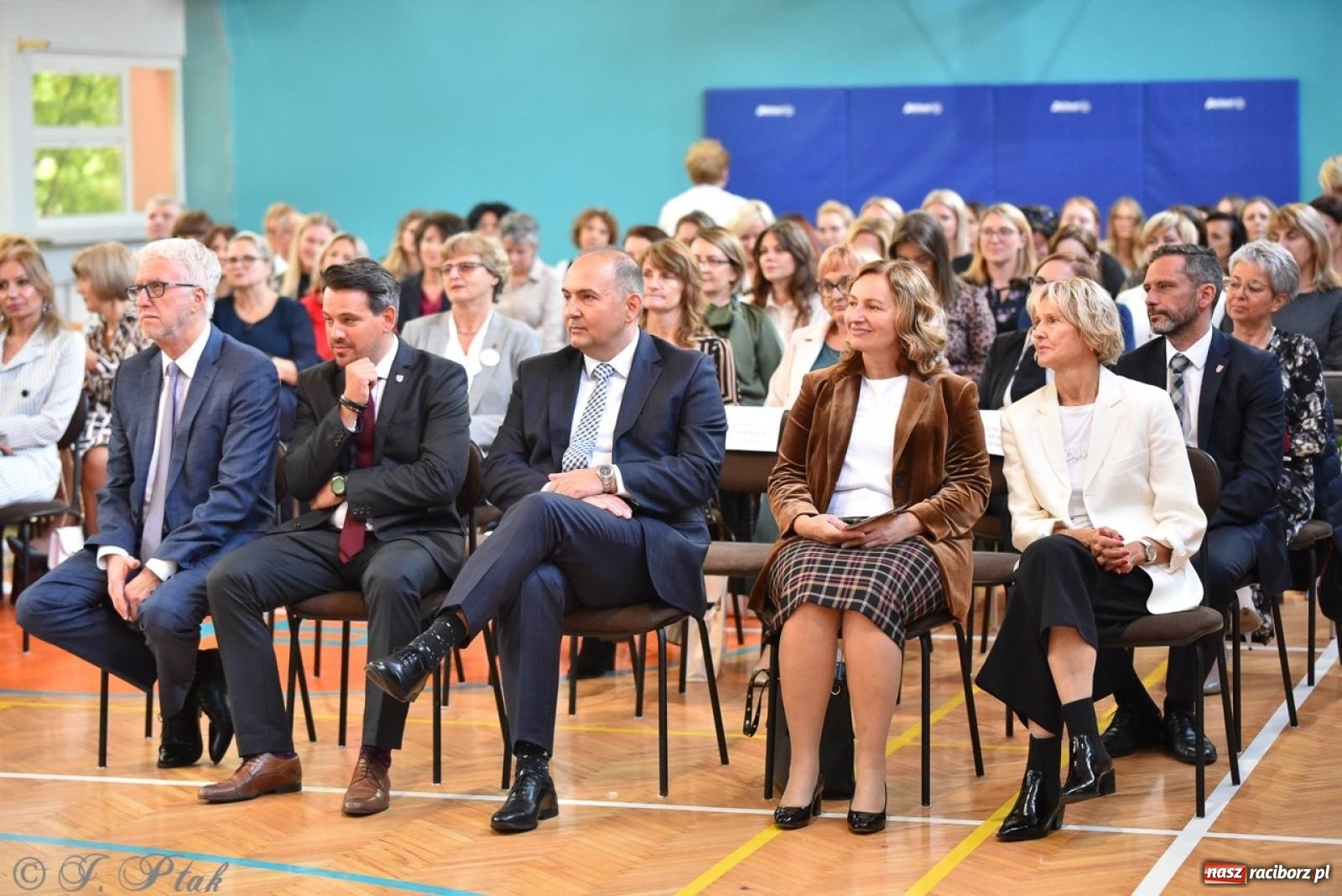 Zdjęcie w galerii na portalu naszraciborz.pl: Miejskie obchody Dnia Edukacji Narodowej [FOTO i WIDEO] wiadomości z regionu