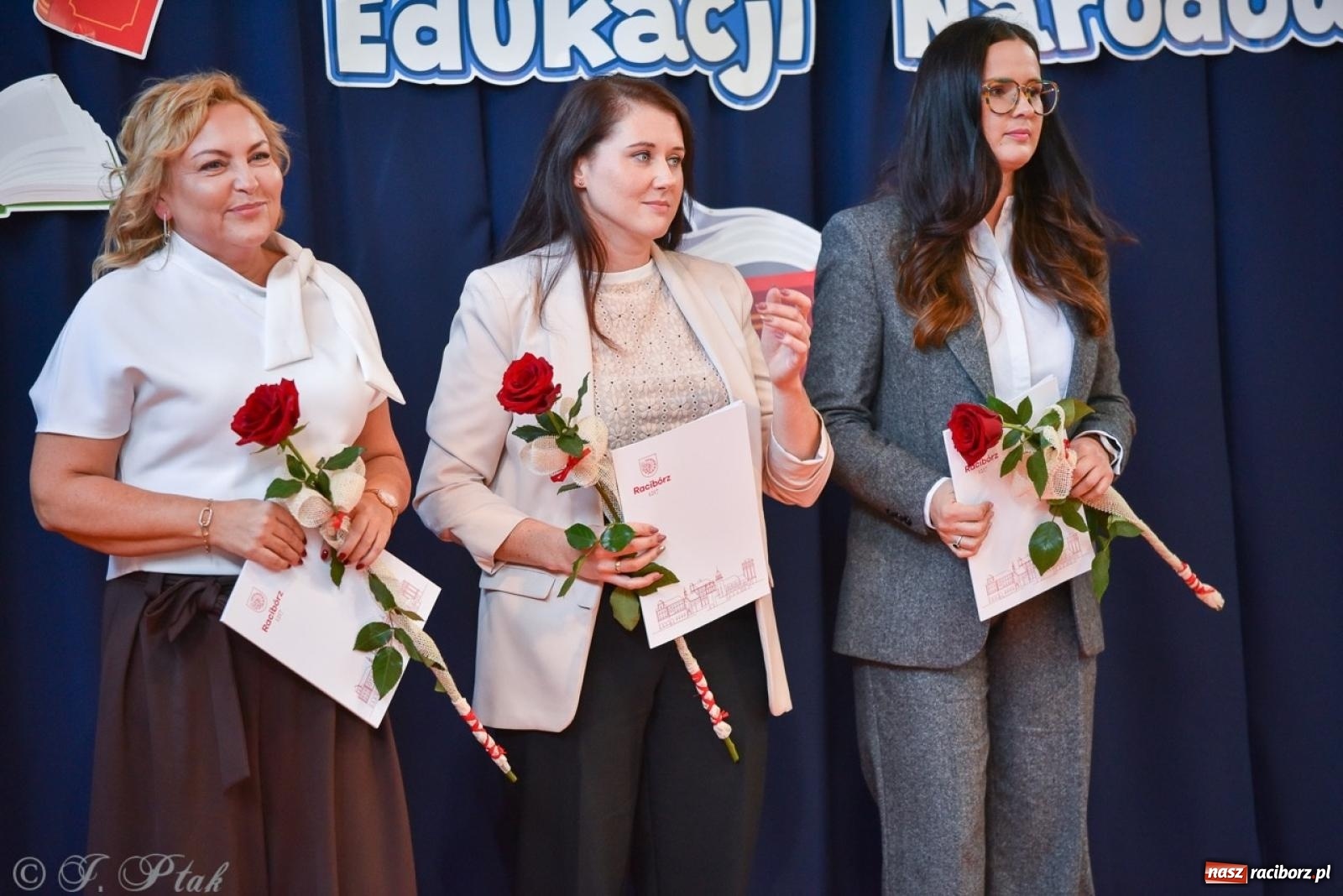 Zdjęcie w galerii na portalu naszraciborz.pl: Miejskie obchody Dnia Edukacji Narodowej [FOTO i WIDEO] wiadomości z regionu