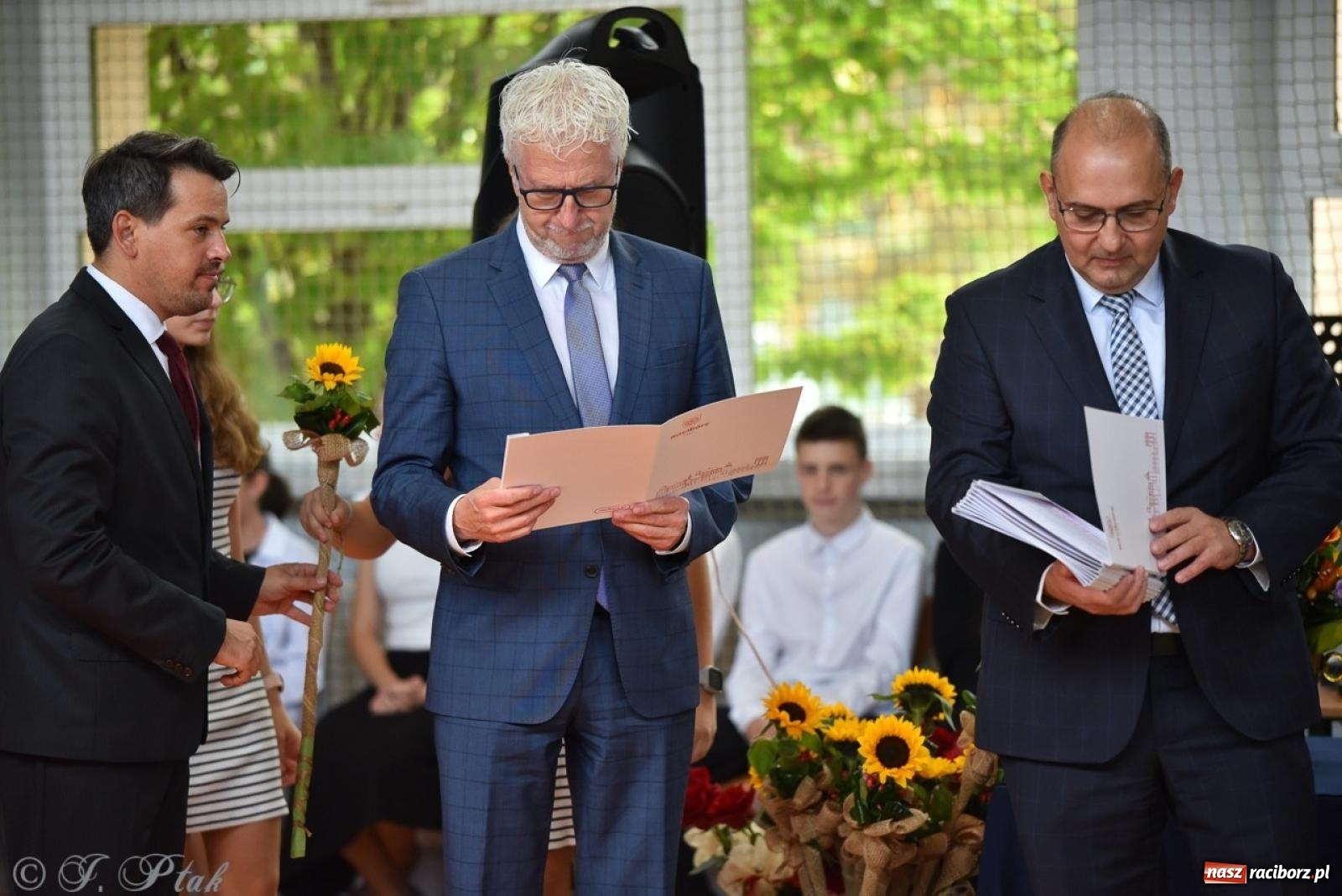 Zdjęcie w galerii na portalu naszraciborz.pl: Miejskie obchody Dnia Edukacji Narodowej [FOTO i WIDEO] wiadomości z regionu