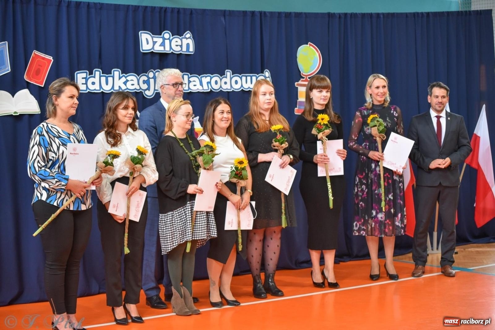 Zdjęcie w galerii na portalu naszraciborz.pl: Miejskie obchody Dnia Edukacji Narodowej [FOTO i WIDEO] wiadomości z regionu