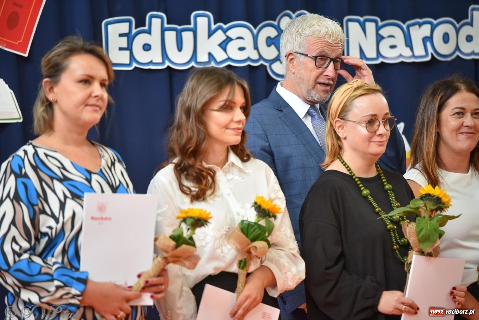 Zdjęcie w galerii na portalu naszraciborz.pl: Miejskie obchody Dnia Edukacji Narodowej [FOTO i WIDEO] wiadomości z regionu