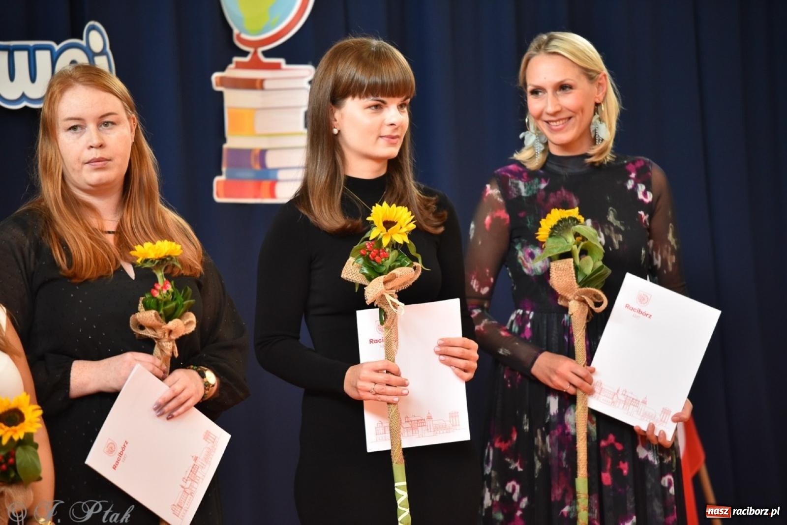 Zdjęcie w galerii na portalu naszraciborz.pl: Miejskie obchody Dnia Edukacji Narodowej [FOTO i WIDEO] wiadomości z regionu
