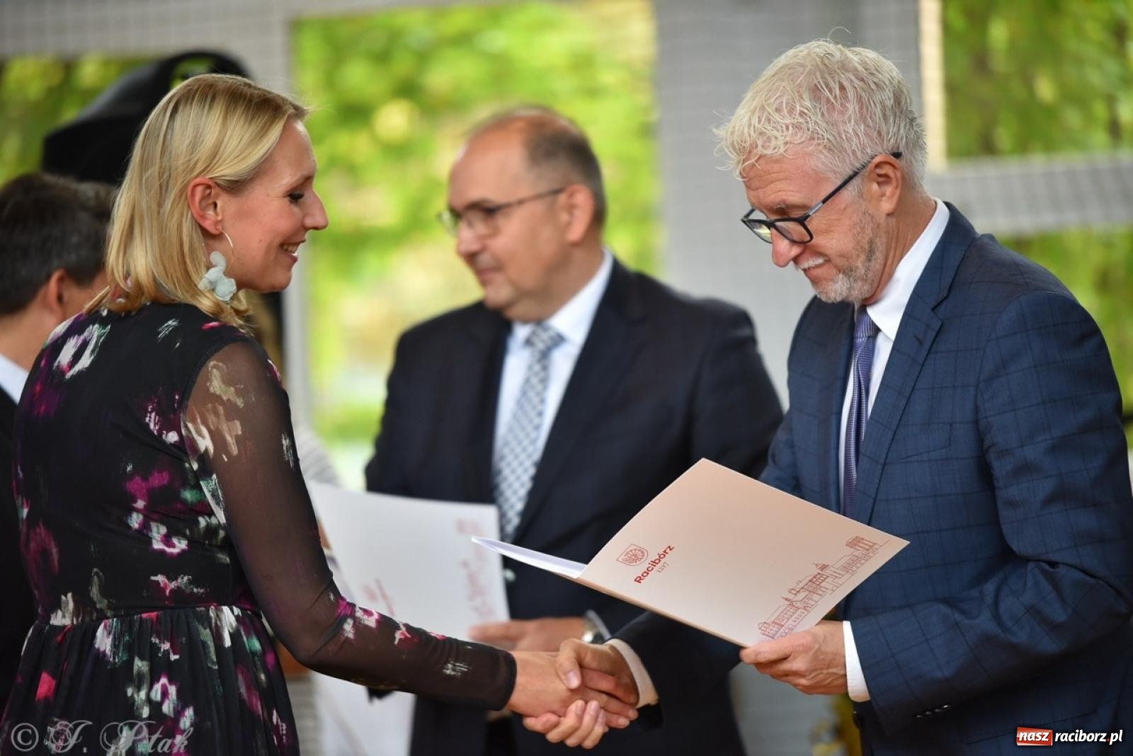 Zdjęcie w galerii na portalu naszraciborz.pl: Miejskie obchody Dnia Edukacji Narodowej [FOTO i WIDEO] wiadomości z regionu