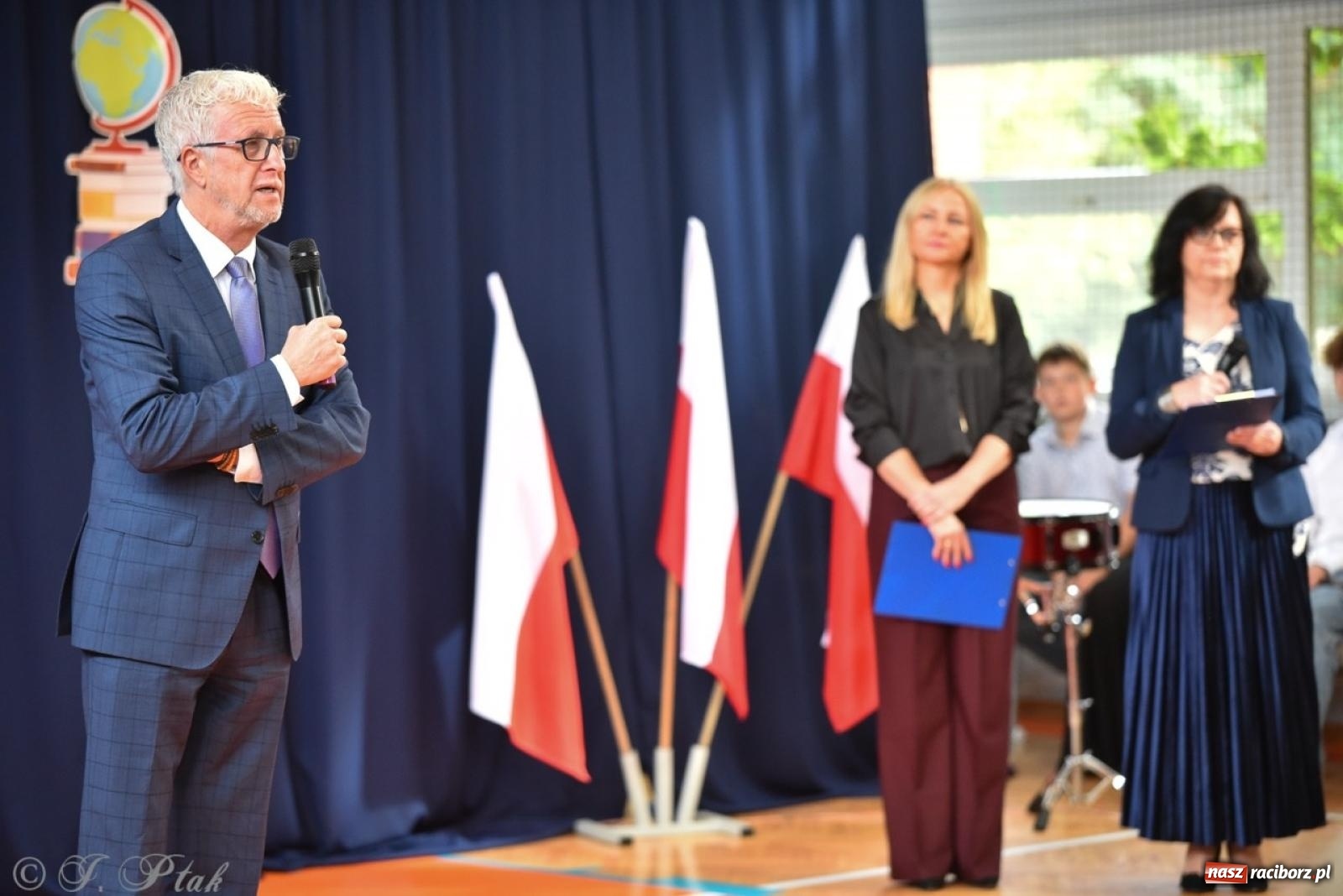 Zdjęcie w galerii na portalu naszraciborz.pl: Miejskie obchody Dnia Edukacji Narodowej [FOTO i WIDEO] wiadomości z regionu