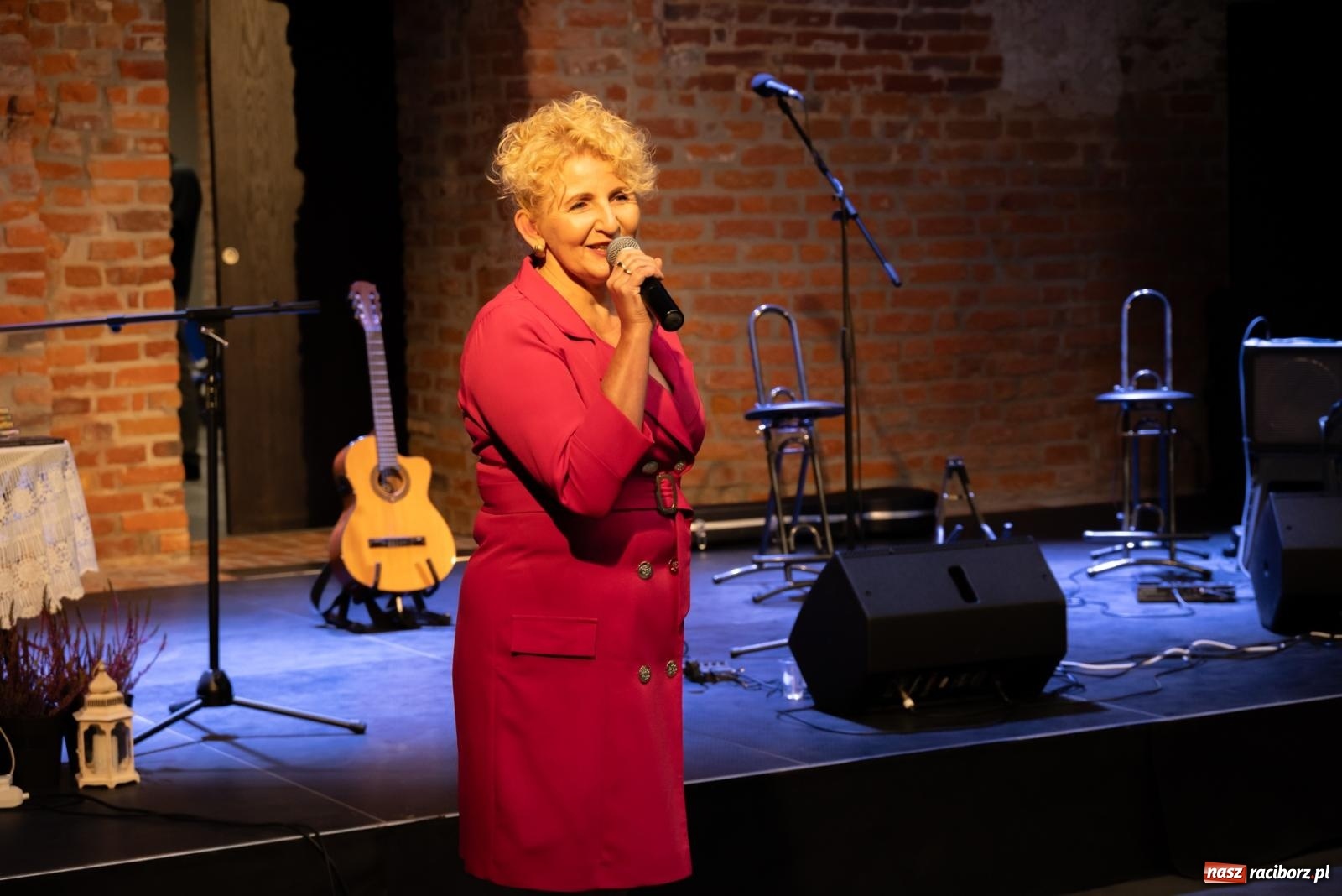 Zdjęcie w galerii na portalu naszraciborz.pl: Magia słowa i dźwięku. Wieczór z Krzysztofem Cezarym Buszmanem i Perspektywą Okolicy na zamku w Tworkowie wiadomości z regionu