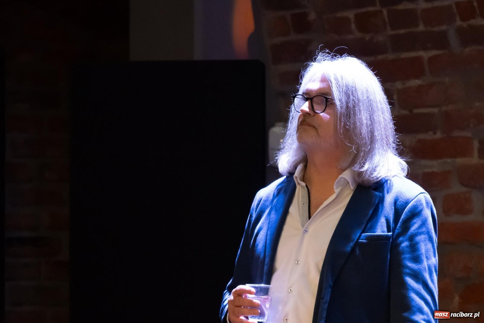 Zdjęcie w galerii na portalu naszraciborz.pl: Magia słowa i dźwięku. Wieczór z Krzysztofem Cezarym Buszmanem i Perspektywą Okolicy na zamku w Tworkowie wiadomości z regionu