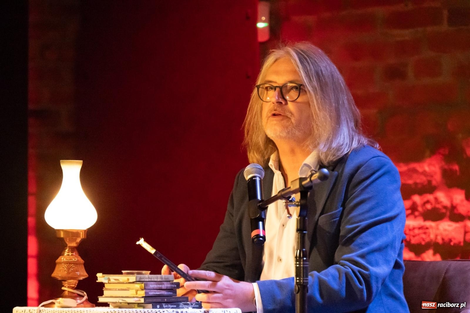 Zdjęcie w galerii na portalu naszraciborz.pl: Magia słowa i dźwięku. Wieczór z Krzysztofem Cezarym Buszmanem i Perspektywą Okolicy na zamku w Tworkowie wiadomości z regionu