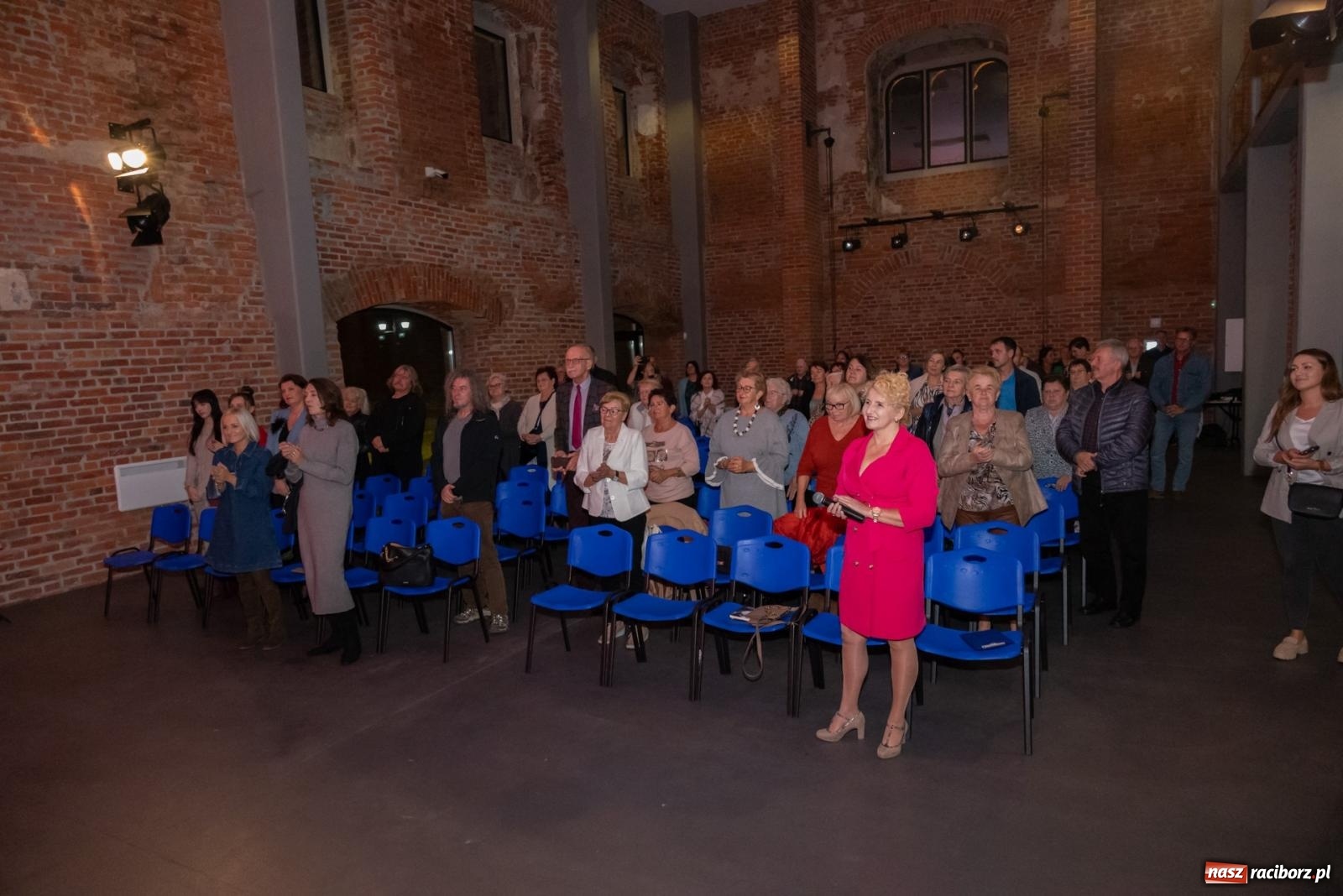 Zdjęcie w galerii na portalu naszraciborz.pl: Magia słowa i dźwięku. Wieczór z Krzysztofem Cezarym Buszmanem i Perspektywą Okolicy na zamku w Tworkowie wiadomości z regionu