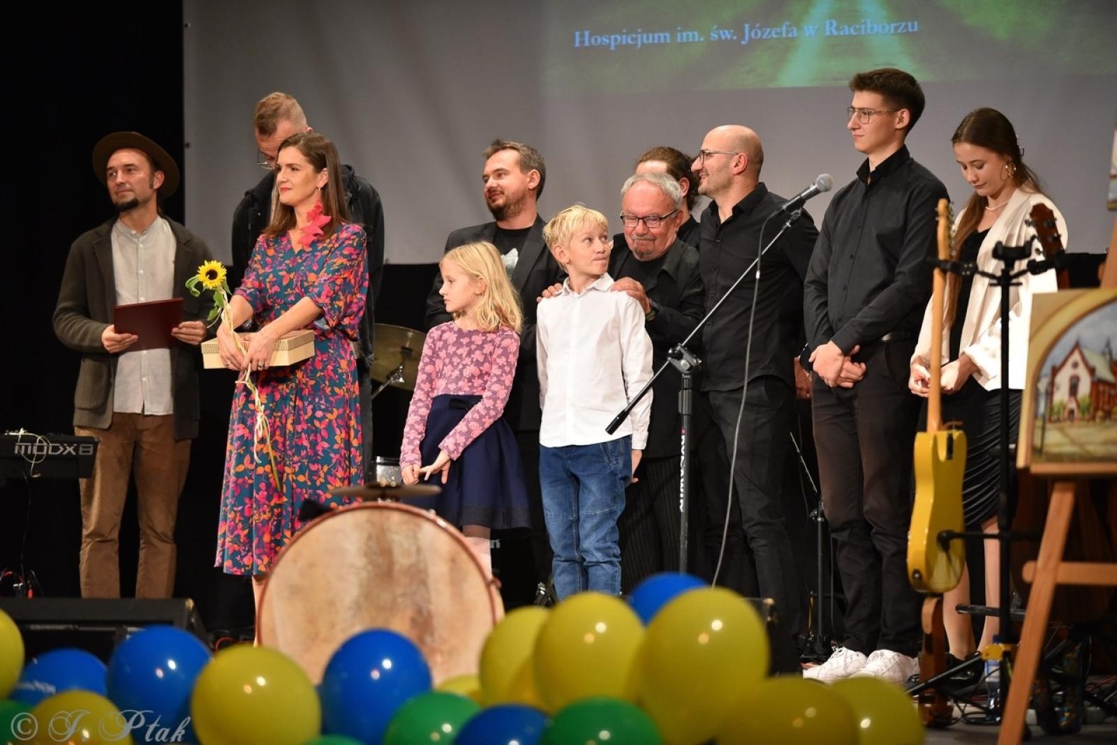 Zdjęcie w galerii na portalu naszraciborz.pl: Głosy dla hospicjum: koncert dobroczynny na rzecz Hospicjum św. Józefa w Raciborzu [FOTO i WIDEO] wiadomości z regionu