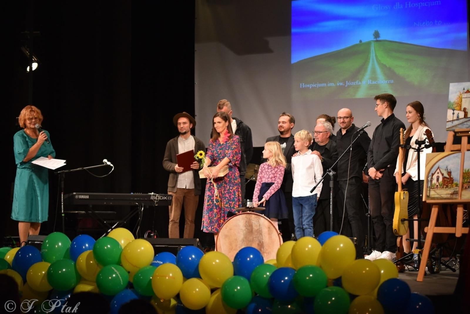 Zdjęcie w galerii na portalu naszraciborz.pl: Głosy dla hospicjum: koncert dobroczynny na rzecz Hospicjum św. Józefa w Raciborzu [FOTO i WIDEO] wiadomości z regionu