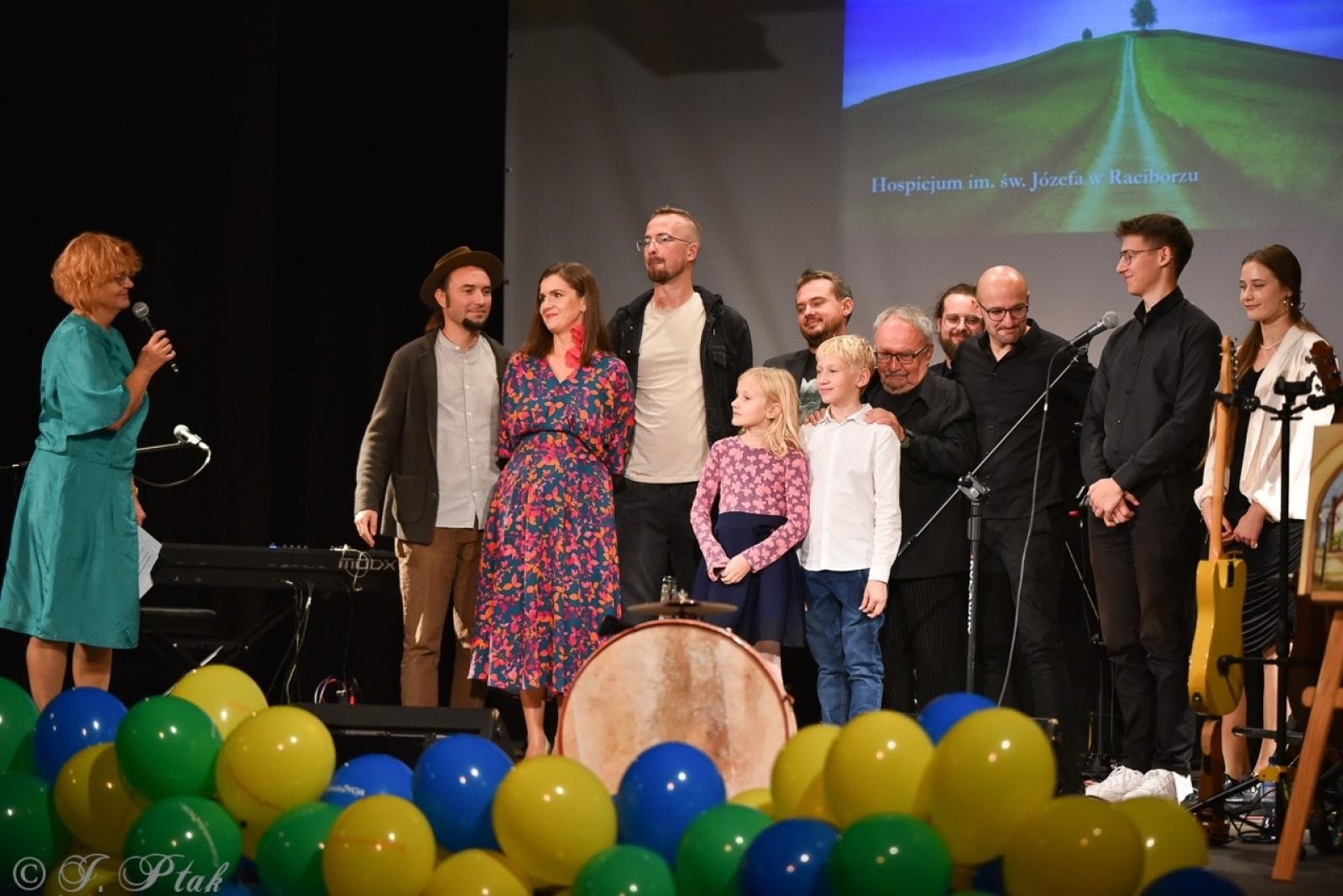 Zdjęcie w galerii na portalu naszraciborz.pl: Głosy dla hospicjum: koncert dobroczynny na rzecz Hospicjum św. Józefa w Raciborzu [FOTO i WIDEO] wiadomości z regionu