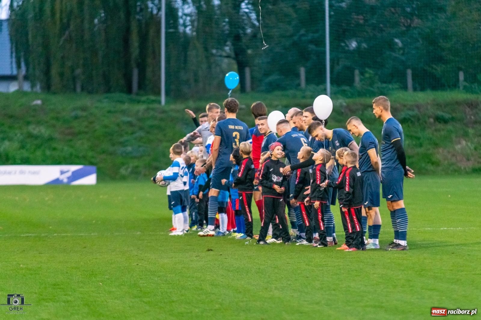 Zdjęcie w galerii na portalu naszraciborz.pl: Historyczny wieczór przy Srebrnej. Unia Racibórz triumfuje w świetle reflektorów [FOTO] wiadomości z regionu