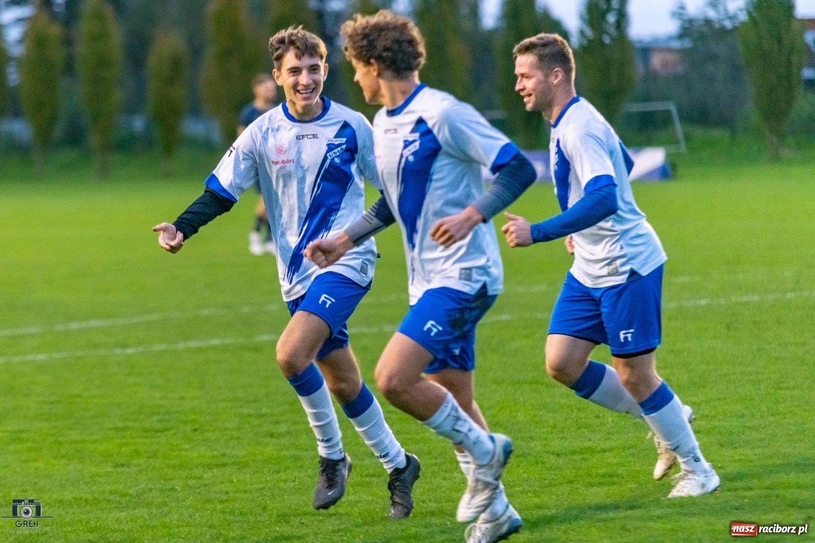 Zdjęcie w galerii na portalu naszraciborz.pl: Historyczny wieczór przy Srebrnej. Unia Racibórz triumfuje w świetle reflektorów [FOTO] wiadomości z regionu