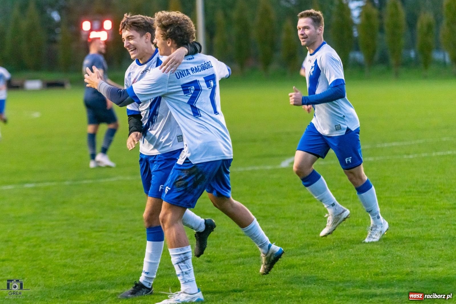 Zdjęcie w galerii na portalu naszraciborz.pl: Historyczny wieczór przy Srebrnej. Unia Racibórz triumfuje w świetle reflektorów [FOTO] wiadomości z regionu