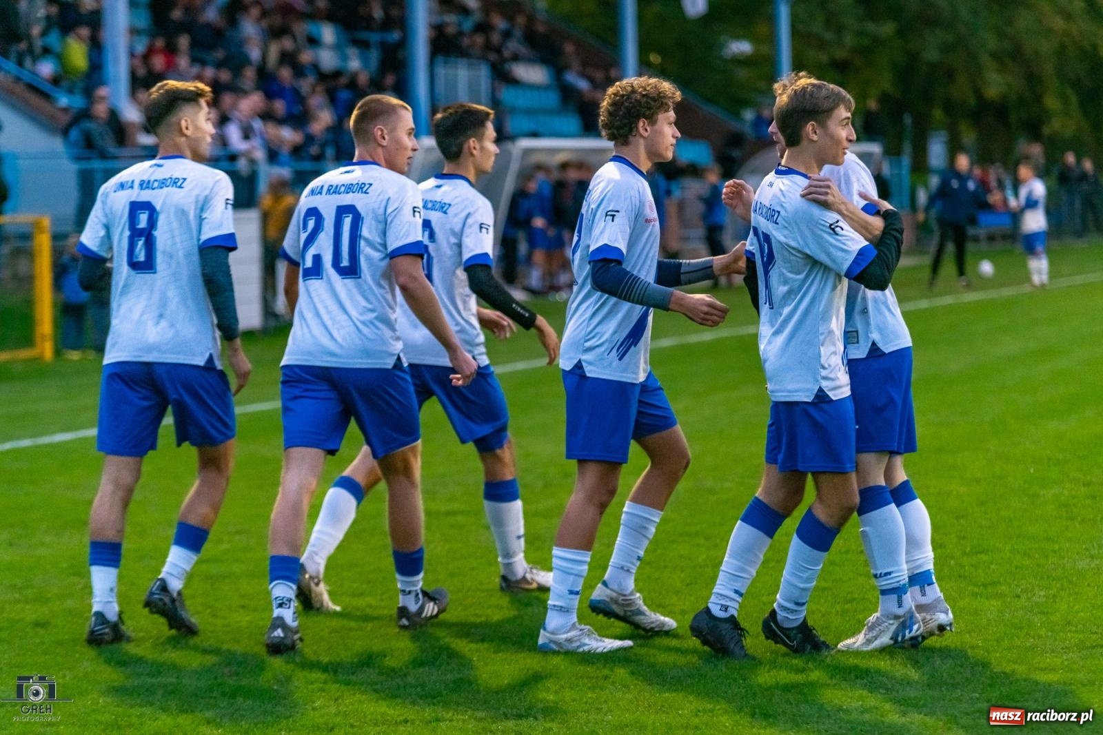 Zdjęcie w galerii na portalu naszraciborz.pl: Historyczny wieczór przy Srebrnej. Unia Racibórz triumfuje w świetle reflektorów [FOTO] wiadomości z regionu