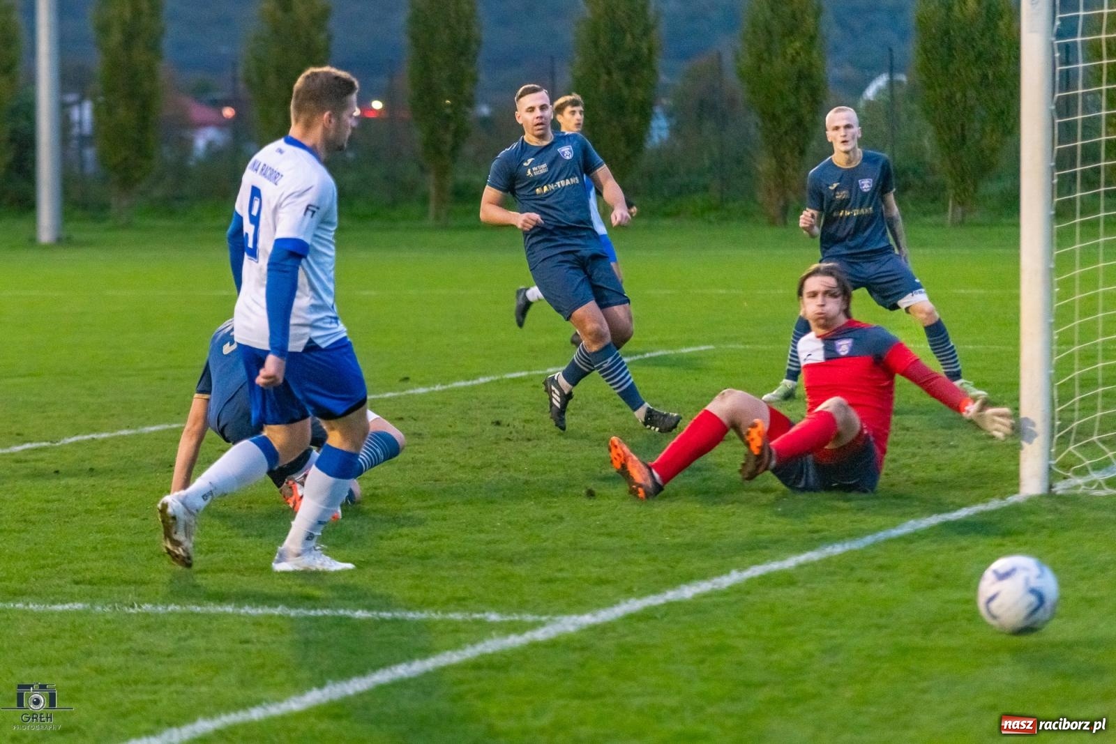 Zdjęcie w galerii na portalu naszraciborz.pl: Historyczny wieczór przy Srebrnej. Unia Racibórz triumfuje w świetle reflektorów [FOTO] wiadomości z regionu