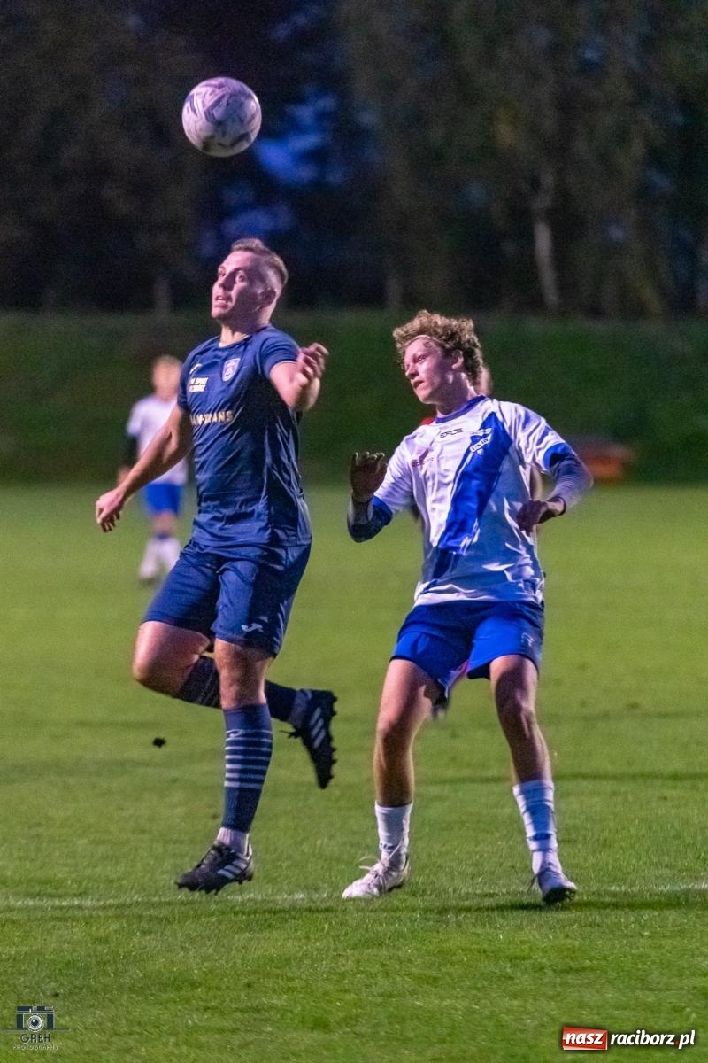 Zdjęcie w galerii na portalu naszraciborz.pl: Historyczny wieczór przy Srebrnej. Unia Racibórz triumfuje w świetle reflektorów [FOTO] wiadomości z regionu