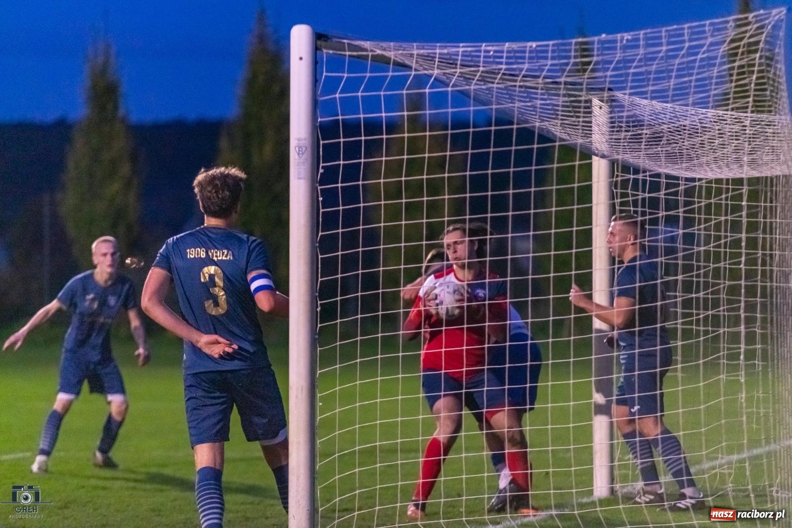 Zdjęcie w galerii na portalu naszraciborz.pl: Historyczny wieczór przy Srebrnej. Unia Racibórz triumfuje w świetle reflektorów [FOTO] wiadomości z regionu